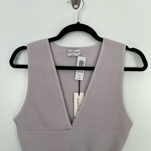 Aritzia Babaton Sculpt Knit Deep V Cropped Tank Top in Iced Lavender Size L
